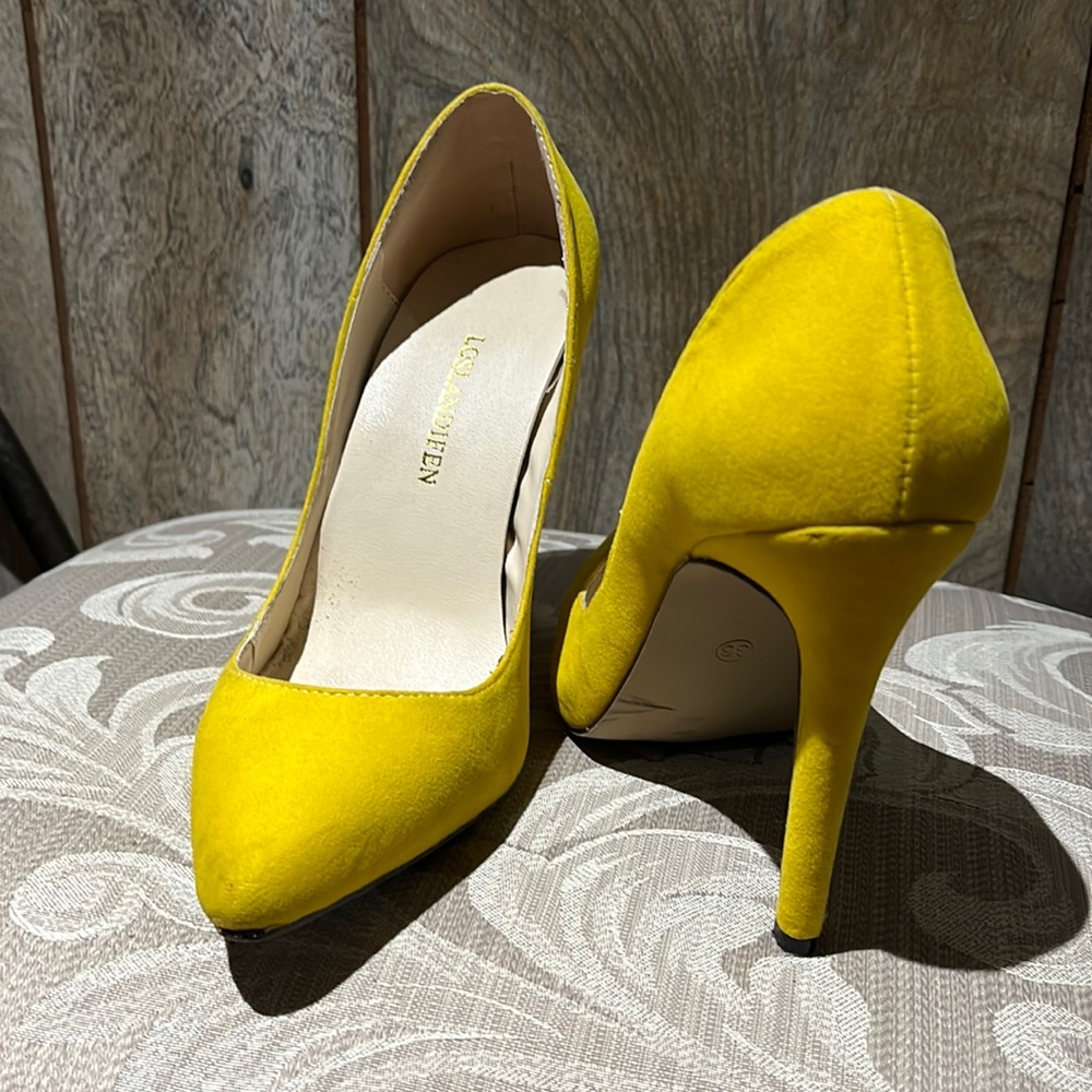 Escarpins suédés jaune